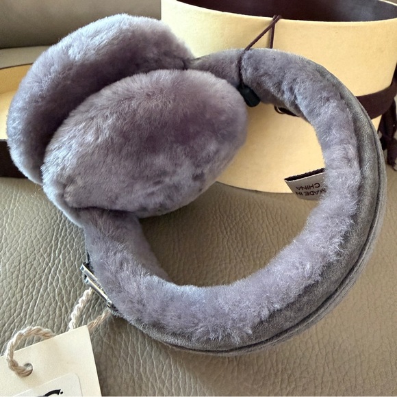 New UGG Grey Earmuffs Shearling Sheepskin Genuine Leather Trim Polyester Fill OS - Picture 5 of 16